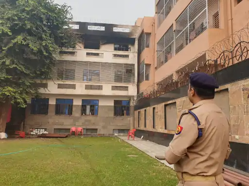 वृंदावन में होटल में भीषण आग, 2 कर्मचारी जिंदा जले: बिना फायर विभाग की NOC के चल रहा था होटल